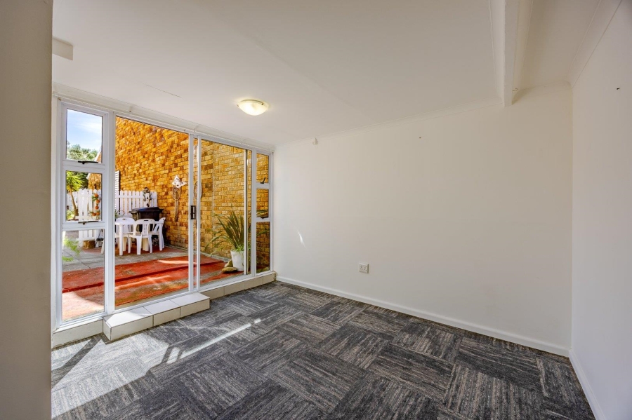 4 Bedroom Property for Sale in Kirstenhof Western Cape